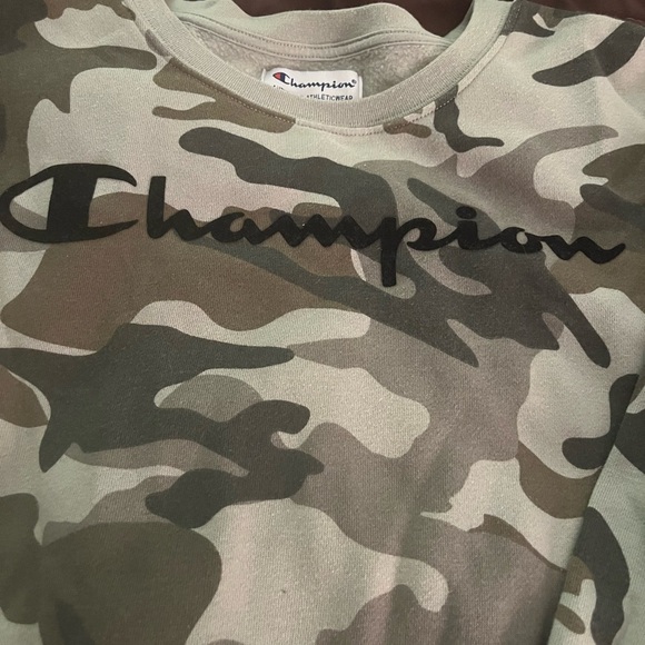 Champion camo crew neck size medium - Picture 2 of 4